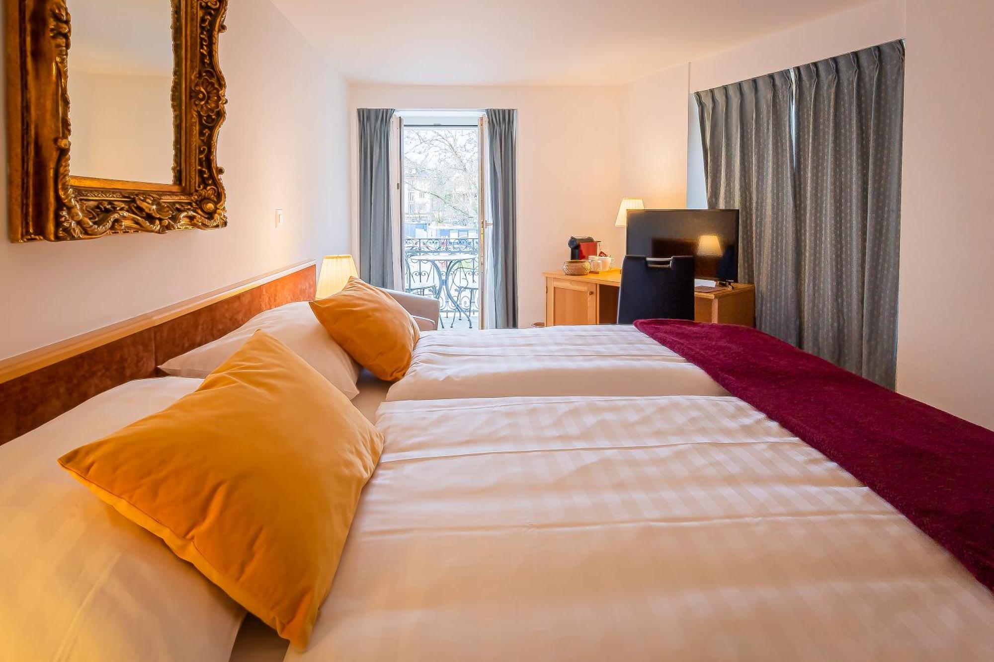 Hotel Du Cheval Blanc - City Center Bulle Exterior photo